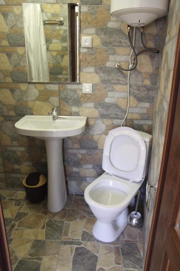Eka'S Guest House ميستيا المظهر الخارجي الصورة